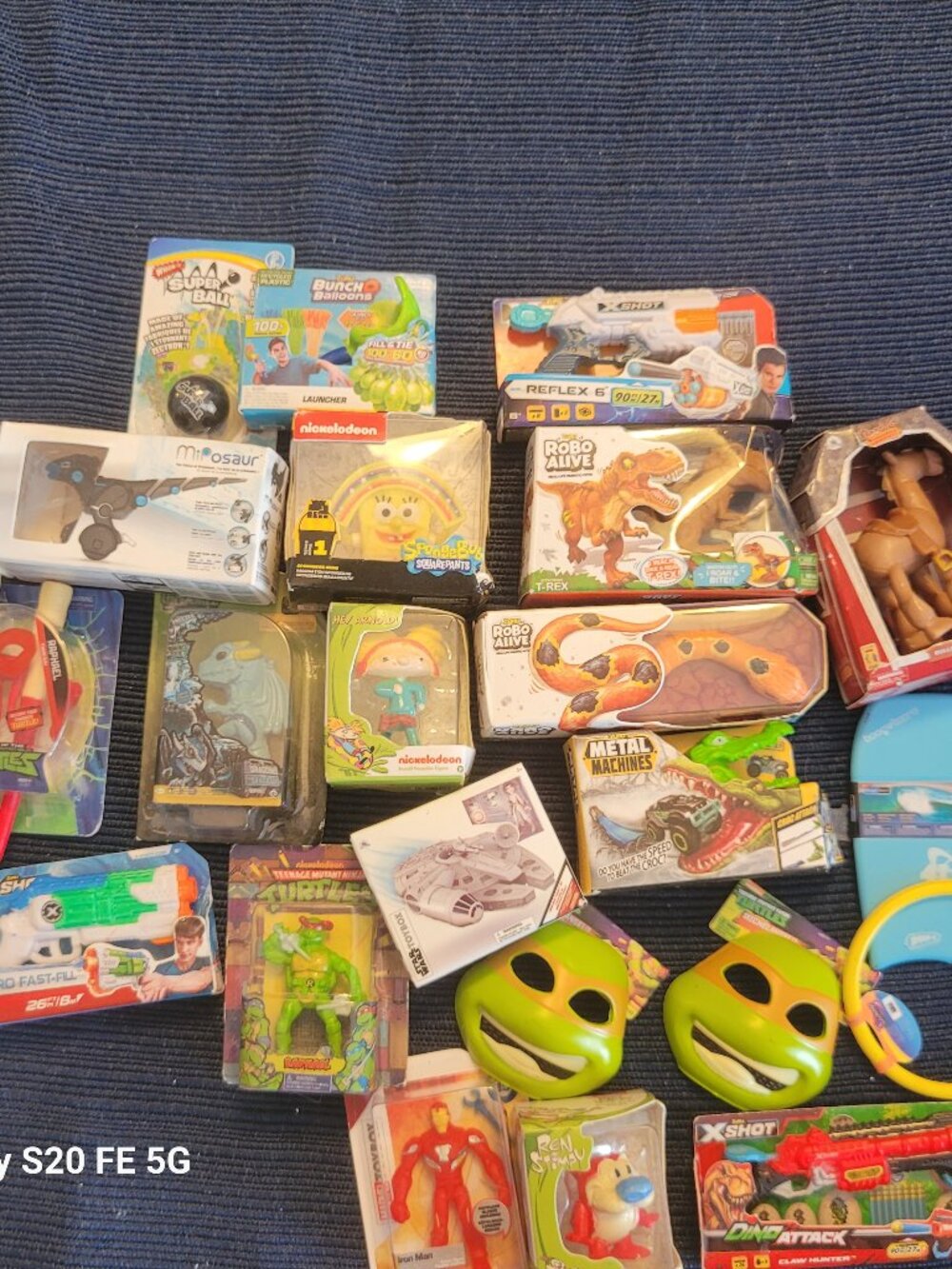 Zuru  Mini Brands Toys